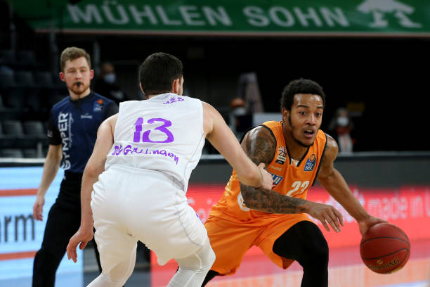 也折射出西 也折射出西