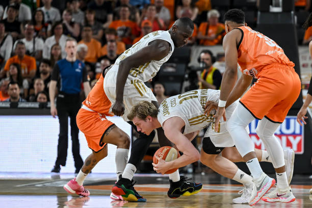 对决都引人 对决都引人