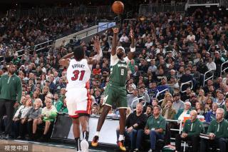 替补球员的 替补球员的